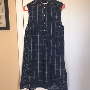 XL Sophie Max denim shift dress with pockets.